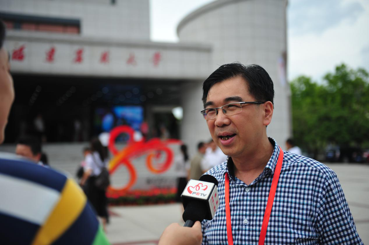 華祥苑董事長肖文華接受媒體采訪