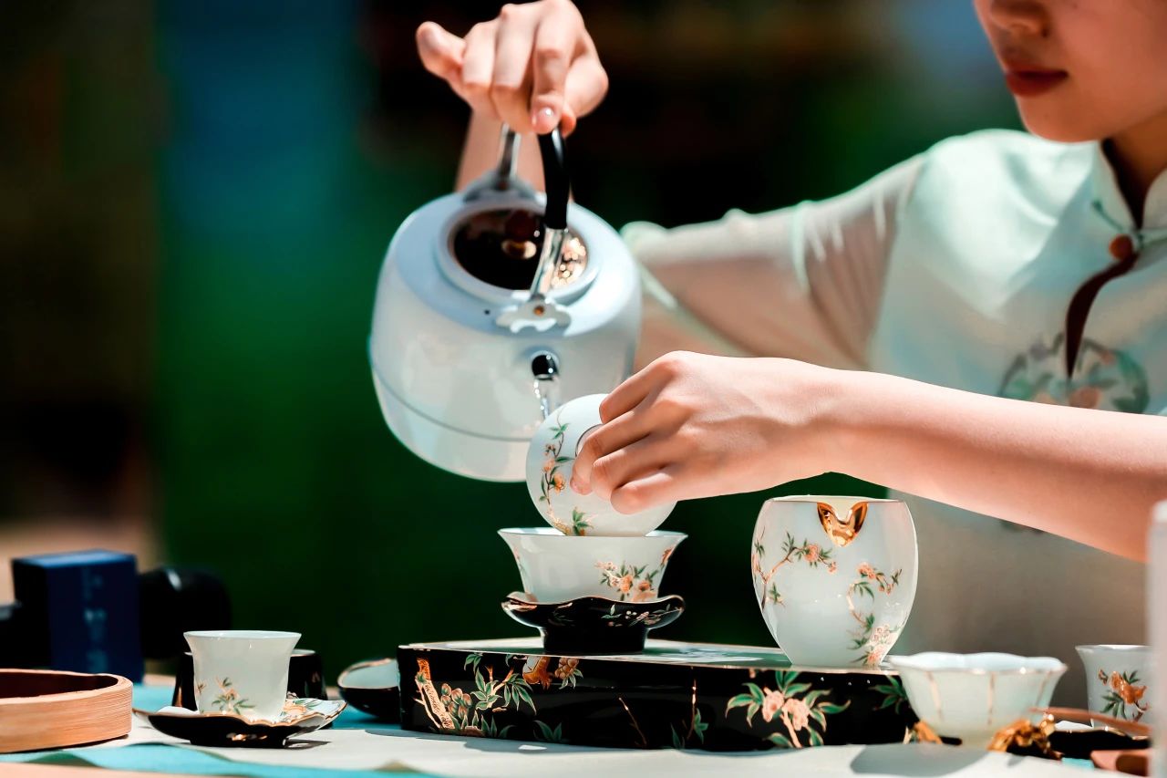 金磚白茶