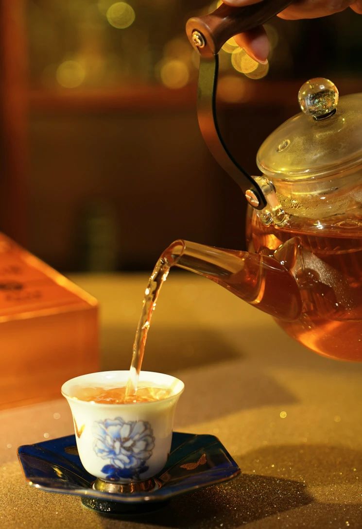 金磚白茶